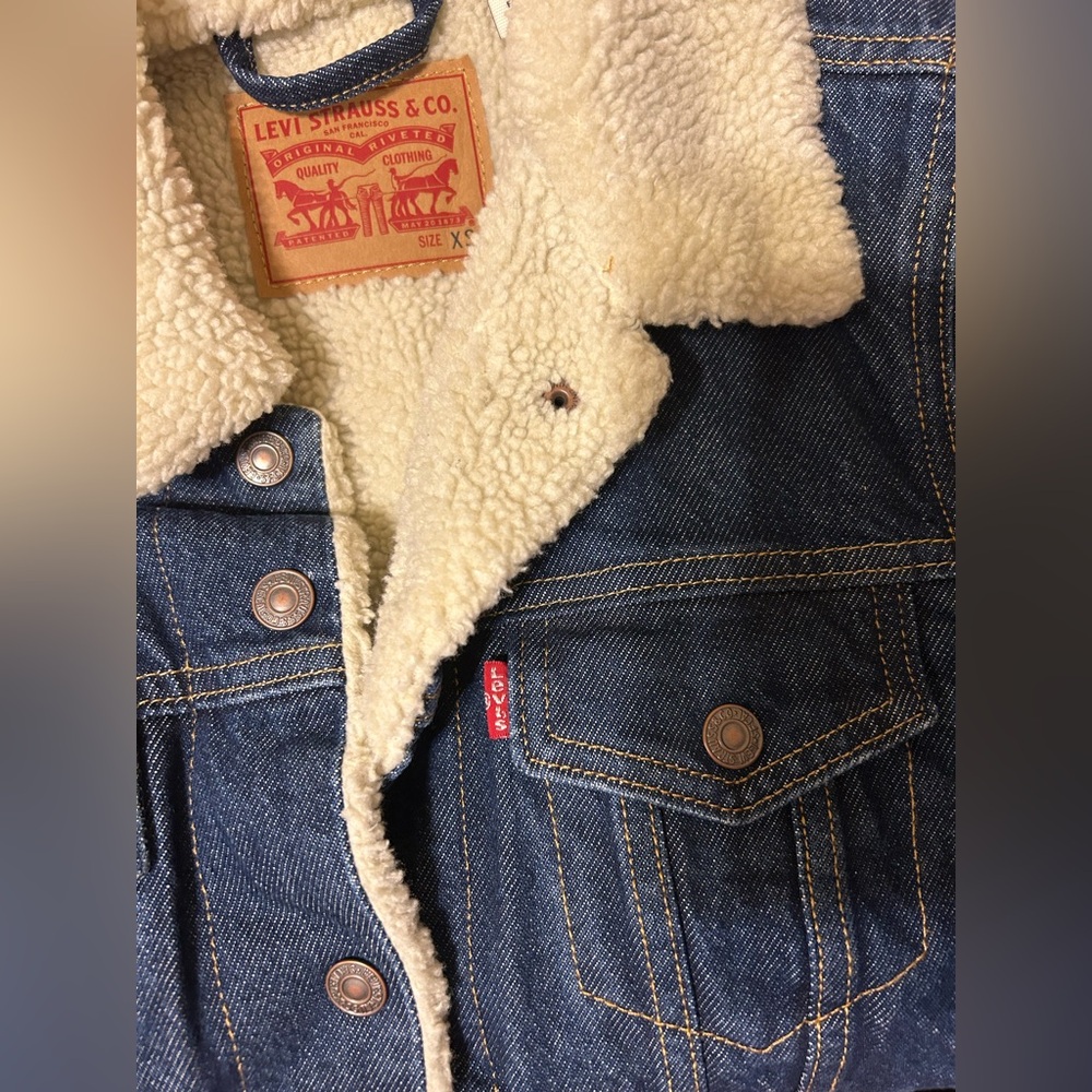 Levi’s Denim Sherpa Jacket. Size XS. - Picture 8 of 8